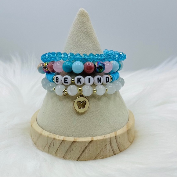 “Be Kind” Candy Beaded Bracelet - Blue theme - Picture 1 of 6